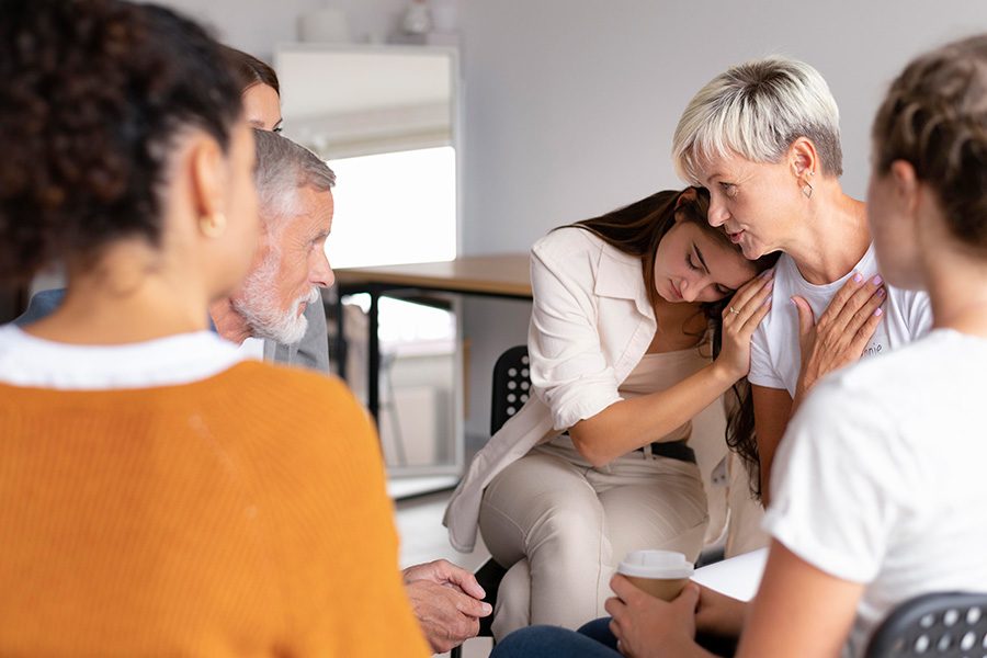 varias personas cuidadoras y discapacitadas representan el sindrome del cuidador