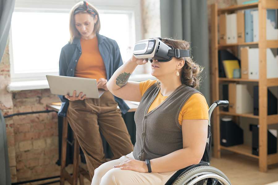 personas con movilidad reducida disfrutando de unas gafas de inteligencia artificial